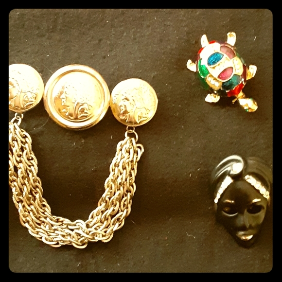 Jewelry - VINTAGE Lot * Brooches. Set of